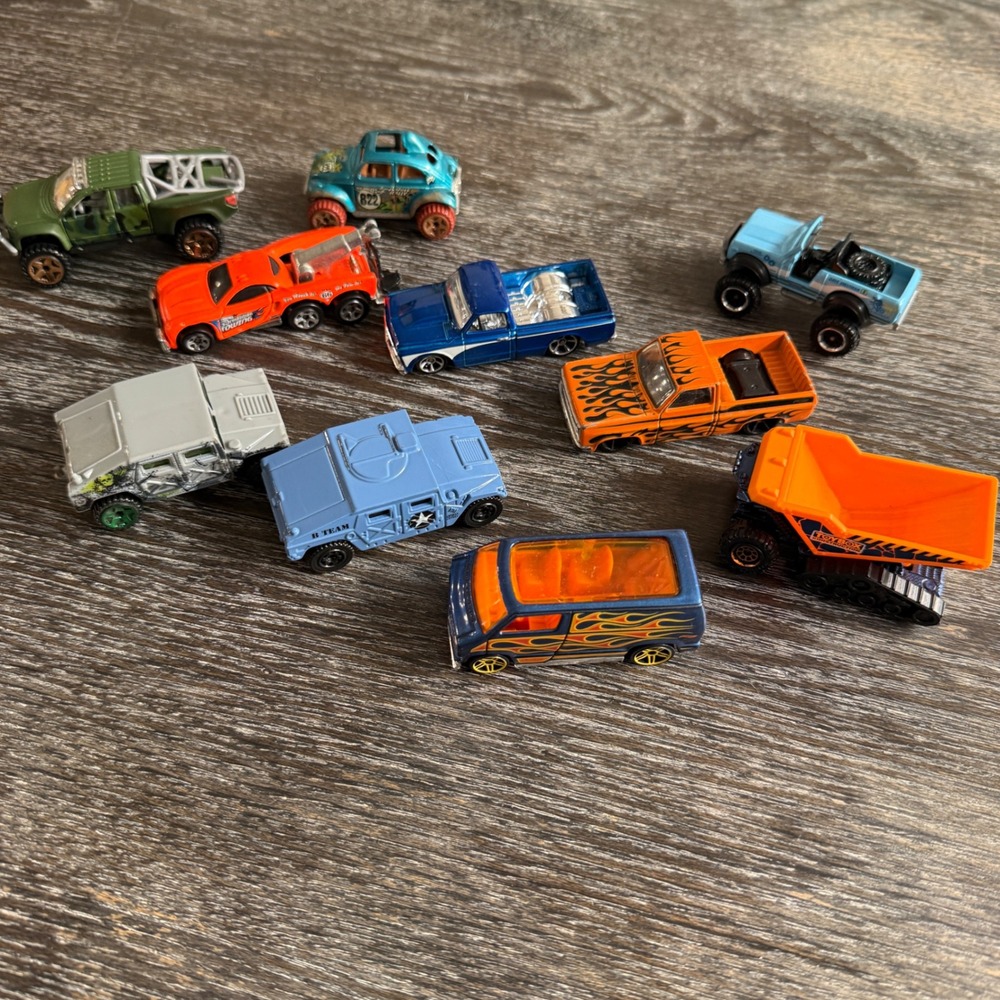 Hot Wheels Matchbox Vehicle‎ Lot 9 Trucks Vans SUV Tow Truck Diecast Cars